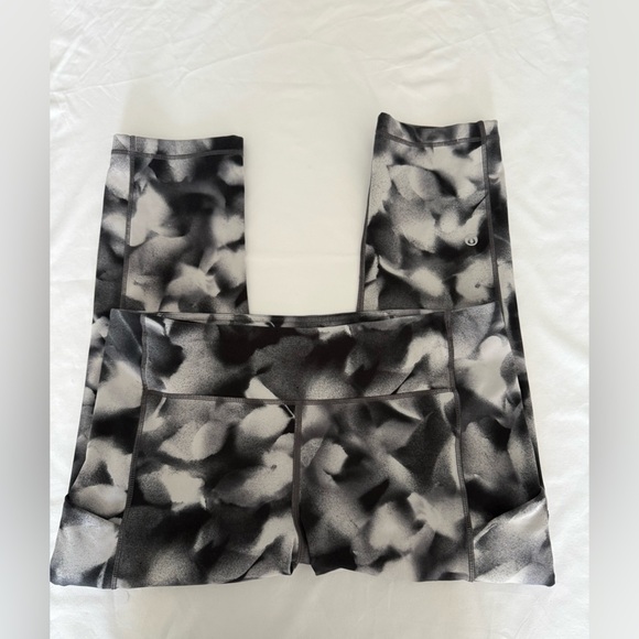 Lululemon Speed Up‎ Crop 21" Blush Blossom Alpine White Black Size 10 - Picture 9 of 12
